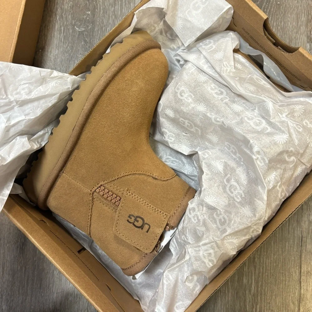 UGG | Adri Classic Boot Chestnut Kids Size 9 NEW